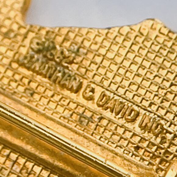 VTG Precious Moments Signed Enamel Lapel Pin 80s Storybook Girl Boy Picnic - Picture 8 of 9